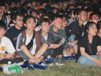 Hàng ngàn sinh viên TPHCM vỡ òa với chiến thắng ngọt ngào của tuyển Việt Nam