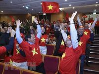 Cán bộ, nhân viên Ngoại giao cổ vũ U22 Việt Nam đá trận chung kết