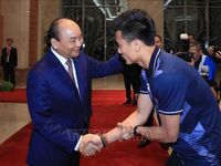 Thủ tướng Nguyễn Xuân Phúc gặp mặt hai đội tuyển bóng đá vô địch SEA Games 30