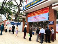 Cây 'ATM gạo' ở Phúc Xá phát tặng miễn phí hàng nghìn suất cho người dân