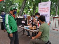 Quận Hai Bà Trưng: Thêm một 'Cây gạo yêu thương' kịp thời chia sẻ khó khăn trong mùa dịch Covid-19