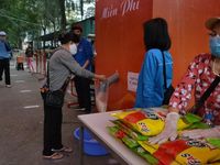 Quận Hai Bà Trưng: Thêm một 'Cây gạo yêu thương' kịp thời chia sẻ khó khăn trong mùa dịch Covid-19