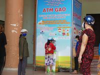 Thêm một máy 'ATM gạo' được lắp đặt tại quận Tân Bình