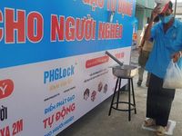 Vận động trên 30 tấn gạo phát gạo miễn phí cho người nghèo ở Rạch Giá