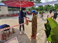 'Cảm ơn các nhà hảo tâm, tôi có gạo ăn trong 1 tuần'