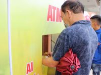 Ấm lòng 'ATM gạo' và siêu thị '0 đồng' hỗ trợ người dân trong mùa dịch