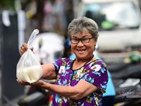Ông chủ 'ATM gạo' nhận sai, xin lỗi cô gái áo đen vào nhận gạo bị từ chối