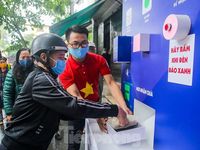 Báo Người Lao Động khai trương cây 'ATM thực phẩm miễn phí' ở Hà Nội