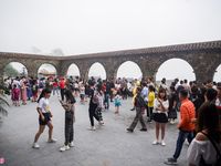 Du khách không đeo khẩu trang vui chơi Tam Đảo ngày lễ