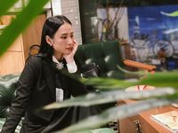 Minh Hằng xinh đẹp, rạng rỡ tuổi 33