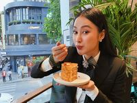 Minh Hằng xinh đẹp, rạng rỡ tuổi 33