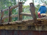 Cận cảnh 2 cây cầu 'chờ sập' tại Quảng Nam