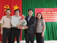 Viện Kiểm định Quốc gia Vắc xin và Sinh phẩm y tế trao tặng vắc xin và hòm lạnh bảo quản vắc-xin phòng bệnh bạch hầu