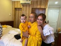 Ăn mặc lộng lẫy đi thăm bé gái chuẩn bị phẫu thuật hở hàm ếch, Lan Ngọc khiến fan cảm phục khi biết rõ sự thật phía sau