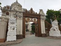 Làng đại gia chuyên buôn đồ gỗ ở Nam Định, lâu đài tráng lệ nằm sát nhau