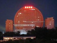Ông Kim ra lệnh xây chung cư chắn tầm nhìn sang Trung Quốc