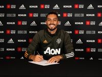 Cavani nhận áo số 7, Telles và Pellistri gia nhập Man United giờ chót