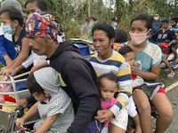 Bão Molave tàn phá Philippines, đang vào biển Đông