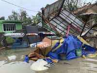 Bão Molave tàn phá Philippines, đang vào biển Đông