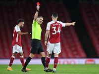 Arsenal trượt dài tại Premier League