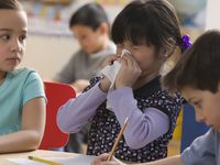 Thủy đậu giai đoạn ủ bệnh có biểu hiện gì? Có khả năng lây cho người lành không?