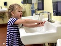 Thủy đậu giai đoạn ủ bệnh có biểu hiện gì? Có khả năng lây cho người lành không?
