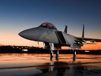 Tiêm kích F-15EX lao thẳng đứng lên trời, báo hiệu 'cái kết đắng' cho đối thủ