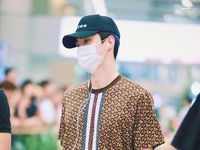 Mặc trang phục giống các nam thần tượng, Lisa đẹp bất phân thắng bại