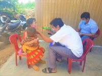 Những 'chiến sĩ áo trắng' Tây Nguyên ngăn dịch bệnh kép