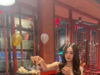 Từng sở hữu vòng eo 54 cm, nay Ninh Dương Lan Ngọc nay đã lộ ngấn mỡ ở bụng