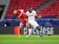 Salah, Mane đưa Liverpool vào tứ kết Champions League