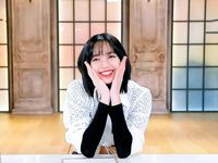 Chia tay 'đại hội đồ trắng', Lisa đã được stylist chăm chút nhưng vẫn còn một điểm trừ