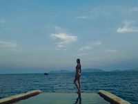 Châu Bùi đăng ảnh bikini đầy gợi cảm nhưng cộng đồng mạng chỉ quan tâm: Người chụp là BinZ?