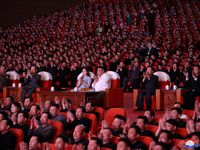 Ông Kim Jong Un viếng lăng ông nội