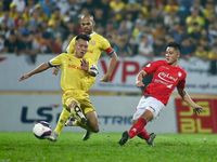Lee Nguyễn ăn thẻ đỏ, TP.HCM trắng tay sau màn rượt đuổi 'điên rồ'