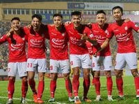Lee Nguyễn ăn thẻ đỏ, TP.HCM trắng tay sau màn rượt đuổi 'điên rồ'