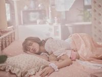 Loạt hình ảnh ngọt ngào của Thiều Bảo Trâm trong MV 'Love rosie' đang gây bão cộng đồng mạng