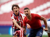 Suarez ghi bàn thắng quý như vàng