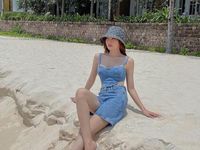 Ninh Dương Lan Ngọc khoe vòng eo trứ danh với cây denim lạ mắt