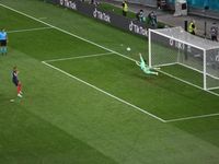 Mbappe thành tội đồ, Pháp dừng bước tại Euro 2020