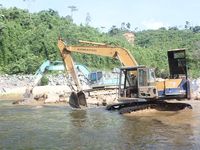 Mở đường tiếp cận bãi bồi số 3 tìm kiếm thi thể các nạn nhân ở Rào Trăng