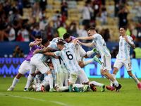 Cận cảnh Messi cùng Argentina vô địch Copa America 2021