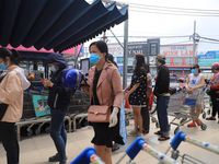 Siêu thị TP.HCM bớt quá tải nhờ phát phiếu hẹn giờ