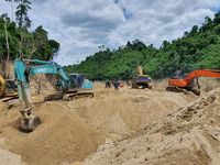 Phát hiện chăn đắp, vật dụng nghi của nạn nhân Rào Trăng 3 cách điểm sạt lở 3,5km