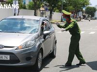 Đội nắng kiểm soát lưu thông tại các chốt trên đường phố