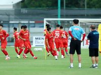 Các cầu thủ U23 Việt Nam nỗ lực cạnh tranh suất tham dự vòng loại U23 châu Á