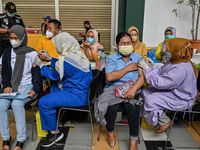 COVID-19 tới 6h sáng 27/9: Ca nhiễm và tử vong mới giảm mạnh trên toàn cầu