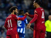 Song sát Salah - Firmino giúp Liverpool đánh sập 'hang rồng'