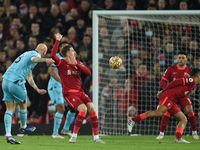Đả bại Newcastle, Liverpool bám sát Man City
