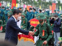 Thanh niên Đà Nẵng háo hức tòng quân